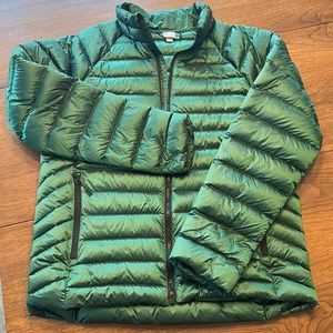 Men’s size large target all in motion down puffy jacket.